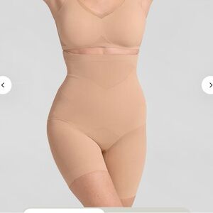 Honey Love Power shorts size Large New with tags